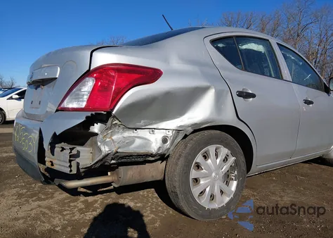 2015 Nissan Versa 1.6 S z USA, uszkodzony, nr VIN 3N1CN7AP5FL949643